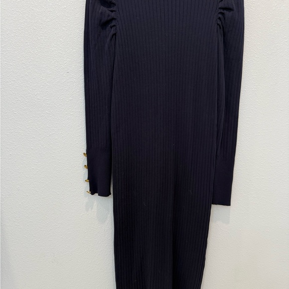 Elegant Button-Down Dress - Picture 2 of 3